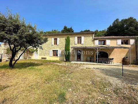 Situated on a hill, this charming property is an old stone farmhouse of approx. 233m2, south-facing with swimming pool in a quiet country setting. An old hangar with a well, including an apartment of approx. 100 m2 with an upper floor in need of rest...