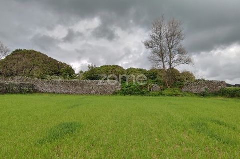 Identificação do imóvel: ZMPT569314 Very fertile and completely flat agricultural land, located in the parish of Calhetas, in the municipality of Ribeira Grande, in a central area between this town and the city of Ponta Delgada. It consists of a firs...