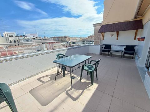 AVAILABLE FROM MID FEBRUARY Top floor apartment available for long term rental in Oliva town centre With private 25 metre terrace and wood burner chimney Around the corner from the paseo of Oliva With 3 bedrooms each with hotcold air conditioning Spa...