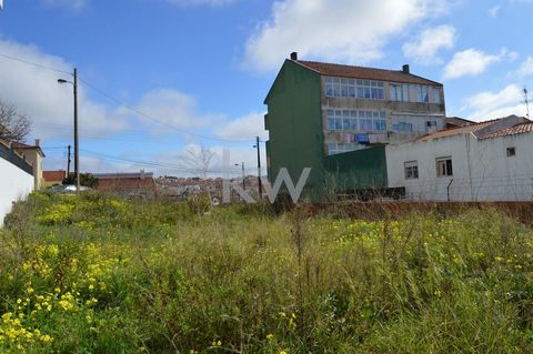 Terrain urbain situé dans un quartier calme et résidentiel de Casal de Cambra, idéal pour la construction de logements. Ce terrain de 284,4 m² se distingue par son emplacement stratégique, avec un accès rapide aux services essentiels et aux principau...