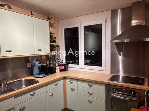 Located in the charming city of Amiens (80000), this 70 m² 3-room apartment is in the heart of the city center, offering easy access to many shops, restaurants and services. The secure residence, equipped with a lift, digital codes and fibre optics, ...