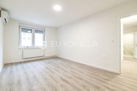 Ulica Grada Mainza, office space of 48 m2 on the first floor of a well-maintained building with an elevator. It consists of an entrance hall, 2 work rooms, a kitchenette, and a bathroom with a toilet. Air-conditioned, gas central heating. Excellent l...