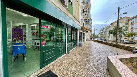 Situado numa localização privilegiada no Laranjeiro, Almada, este café destaca-se pela sua  excelente visibilidade  e  centralidade , sendo uma opção perfeita para quem procura investir num espaço com elevado potencial. O imóvel encontra-se  equipado...