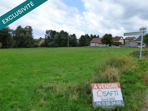 Situé à Traubach-le-Haut, Ce terrain de 28 ares, bénéficie d'un emplacement privilégié en bordure de village. Terrain plat, facilement divisible en deux lots. Constructible sur environ les deux-tiers de sa surface. Une rivière coule en bordure de ter...