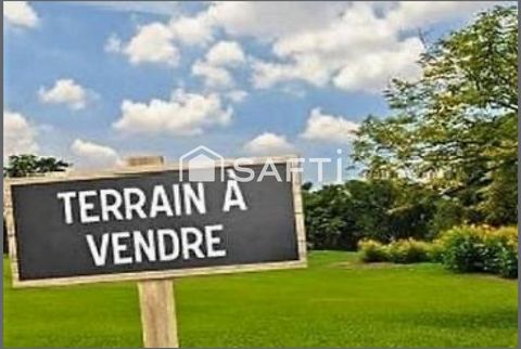 Situé en plein centre de la commune LES ORMES, ce terrain constructible de 850m2 est libre de tout constructeur. Idéalement situé, vous pourrez tout faire à pieds. A proximité des écoles et des services, ce terrain offre l'avantage d'être plat et per...