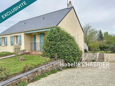 À Morannes (49640), cette propriété offre un cadre de vie paisible et familial. Située dans un quartier tranquille, elle bénéficie de la proximité de la Sarthe, idéale pour les promenades en plein air. Les commodités nécessaires telles que les commer...