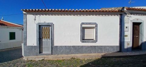 Features: 3 bedroom villa with typical Alentejo design, located in the heart of Baleizão. Extraordinary area with large and bright spaces, ideal for a comfortable and peaceful life. Well with abundant water, perfect for irrigation or other utilities....