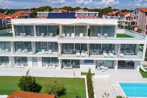 Ein luxuriöses 4****-Hotel in Toplage in Zadar, nur 800 Meter von wunderschönen Stränden entfernt. Die Gesamtfläche des Gebäudes beträgt 1299 m². Das Hotel wurde 2016 erbaut und ist jetzt voll funktionsfähig. Insgesamt gibt es 13 Wohneinheiten. Das H...