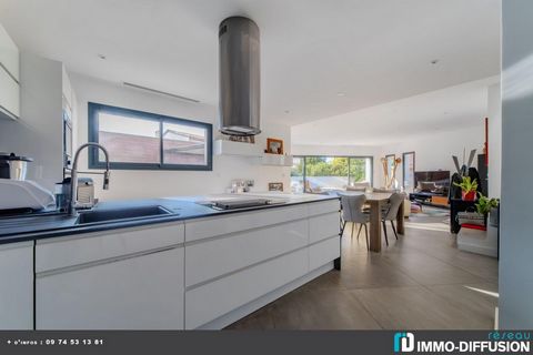 Fiche N°Id-LGB168700 : Lattes, Maison d'environ 152 m2 comprenant 6 piece(s) dont 5 chambre(s) + Jardin de 400 m2 - Vue : Jardin/ piscine - Construction 2018 Architecte - Equipements annexes : jardin - terrasse - parking - double vitrage - piscine - ...