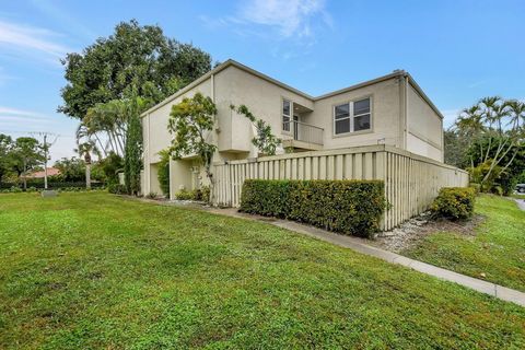 Great Wellington Starter home or Equestrian option. 2 master bedroom set up is ideal for many situations including multi-generational living. Large downstairs living area with half bath for guests and a large fenced in patio for indoor/outdoor living...