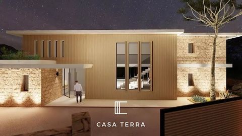 Situata nella rinomata zona di Marina di Fiori, 'RIVA' è una casa da ristrutturare completamente per dare vita ad una proprietà eccezionale composta da una villa dall'architettura contemporanea e da una piscina di 12 m. Estendendosi su un terreno di ...