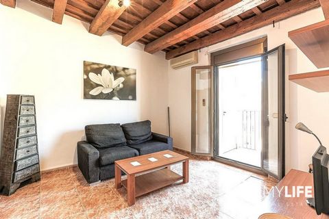 MYLIFE Real Estate presenta questa fantastica proprietà in vendita situata in una delle migliori zone della città, Ciutat Vella. Descrizione dell'immobile La casa si trova al quarto piano di un edificio in buone condizioni senza ascensore e ha una su...