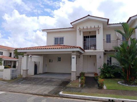 Looking for a comfortable and well-located home? This 3-bedroom, 3.5-bathroom house in the desirable community of Versalles, Panama offers plenty of space for the whole family, along with easy access to key areas in the city. Excellent Location & Acc...