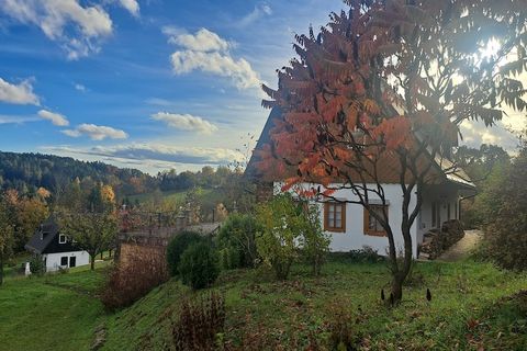 Von Höhepunkten gesprochen. Nun ja, dies ist wirklich einer! Eine fantastisch geräumige Villa an einem herrlichen Ort in einem idyllischen Tal mit wunderschöner weiter Aussicht auf die bewaldeten Hügel der Umgebung. Die Villa Venova liegt auf der son...