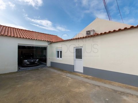 Originally a T2, this villa completely refurbished in 2023, has: 1 Suite; 1 Bedroom; 1 large space that can be a bedroom or office; 1 toilet; 1 Room; 1 Kitchen; 1 Annex with barbecue and kitchen; 1 Laundry; 1 Terrace; 1 Patio; 1 Garage. It has air co...