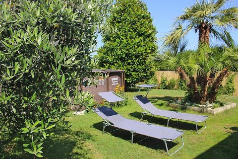 Maison de vacances récemment rénovée avec jardin et piscine, à proximité des longues plages de sable de Lido di Camaiore sur la côte de la Versilia. La maison de vacances confortablement aménagée sur deux étages avec trois chambres à coucher est situ...