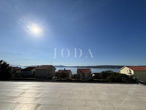 Location: Primorsko-goranska županija, Crikvenica, Crikvenica. An apartment is for sale in the basement, consisting of a living room, kitchen, bathroom, bedroom, and uncovered terrace, with a total area of 40.66 m². The apartment includes a garage wi...