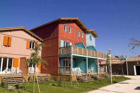 Hübsche, kleine Einzimmerwohnung (37m2), in einem Haus im Stil der Watthütten eingerichtet, das an die traditionelle Architektur des Beckens von Arcachon erinnert. In Schlafzimmer sind entweder zwei Einzelbetten oder ein Doppelbett.