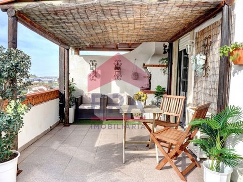 3 bedroom house with countryside views. On the ground floor we have a living room with fireplace, full bathroom and semi-equipped kitchen with access to the terrace. On the first floor we have three bedrooms, one of which is a suite, and another full...