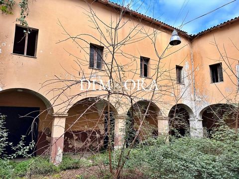 Strada Vittorio Emanuele - Anagni (FR)   Au cœur du centre historique d’Anagni, le long du charmant Corso Vittorio Emanuele et à quelques pas de la Piazza Cesare Battisti et de l’église de Sant’Agostino, se dresse un prestigieux bâtiment historique d...