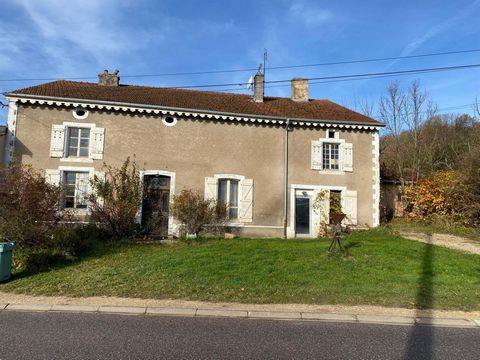 Maison de campagne à rénover avec un grand terrain