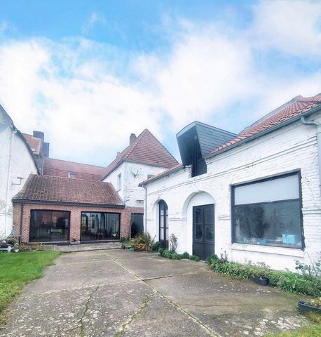 MAISON VOLUMINEUSE EN CENTRE VILLE 6 CHAMBRES AVEC JARDIN ET DEPENDANCE